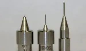 震惊：直径仅为0.01毫米的钻孔加工，是如何实现的！！！的图1